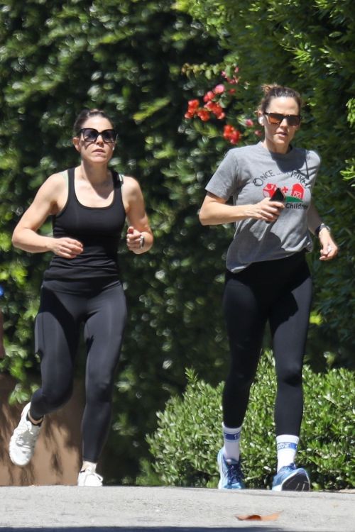 Jennifer Garner Out Jogging with a Friend in Brentwood 5