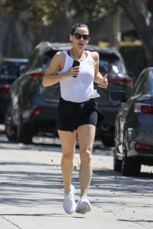 Jennifer Garner Out Jogging in Santa Monica 07/17/2023