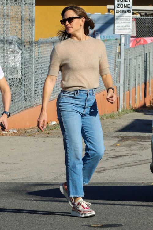 Jennifer Garner Grocery Run in LA