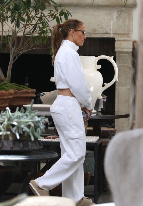 Jennifer Lopez Out Shopping in Los Angeles 2