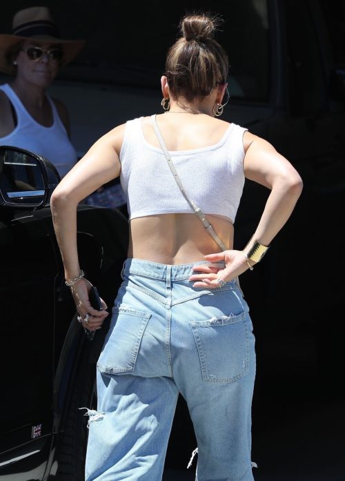 Jennifer Lopez Shopping at Big Daddy Antiques Furniture Store in Los Angeles 2