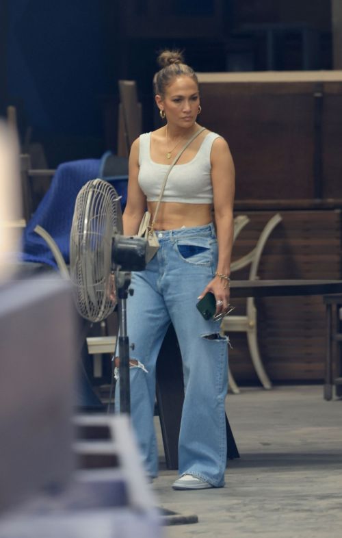 Jennifer Lopez Shopping at Big Daddy Antiques Furniture Store in Los Angeles 6