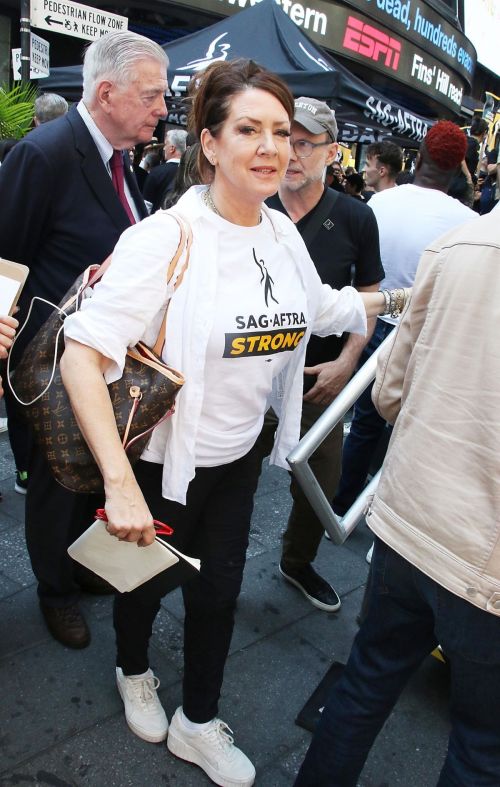 Joely Fisher at Rock the City for a Fair Contract Rally at Times Square in New York 2