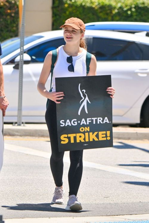 Joey King Supports SAG-AFTRA and WGA Strike at Warner Bros. Studio 07/14/2023