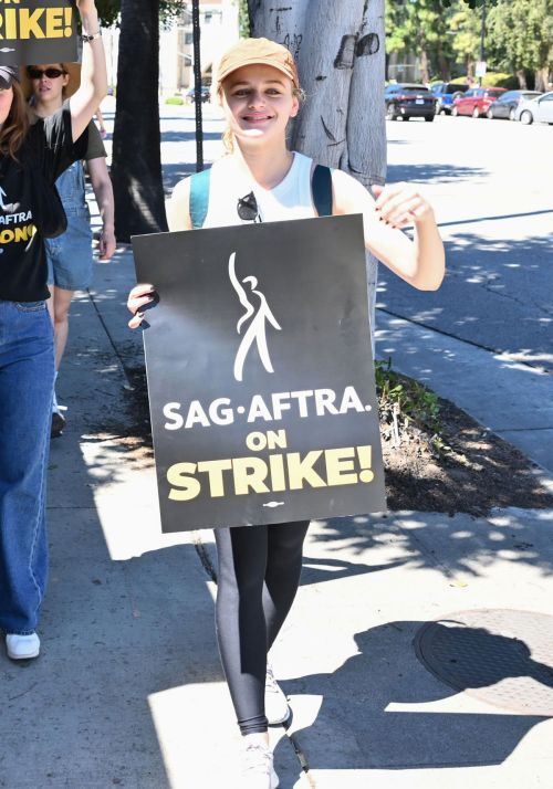 Joey King Supports SAG-AFTRA and WGA Strike at Warner Bros. Studio 07/14/2023 3