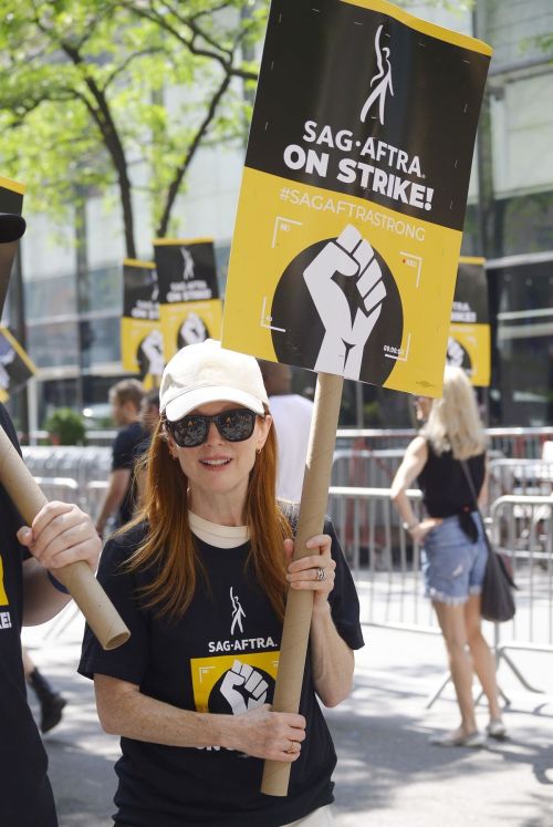 Julianne Moore at SAG-AFTRA Picket Line 1