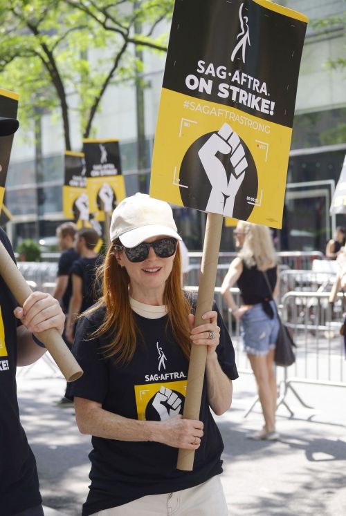 Julianne Moore at SAG-AFTRA Picket Line 2