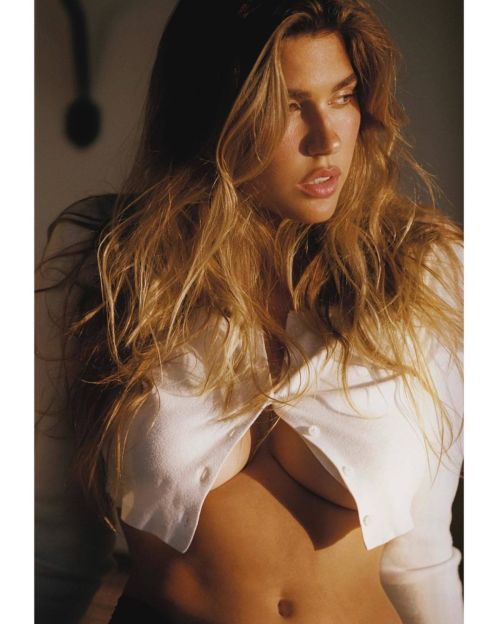 Kara Del Toro at a Photoshoot 5