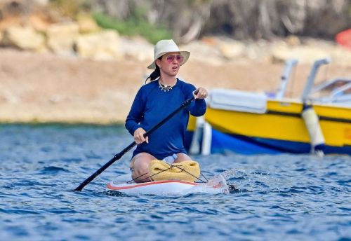 Katy Perry Paddle Boarding on Vacation in St. Tropez on 07/18/2023 2