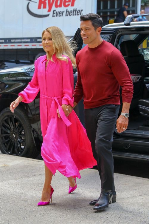 Kelly Ripa Arrives at "Live with Kelly and Mark" in New York 1