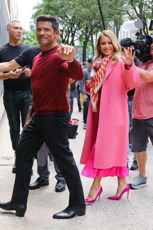Kelly Ripa Arrives at "Live with Kelly and Mark" in New York 2