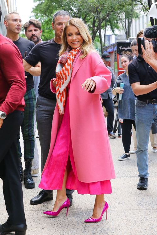 Kelly Ripa Arrives at "Live with Kelly and Mark" in New York 3
