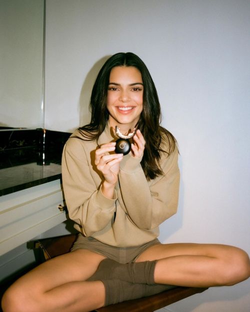 Kendall Jenner for Moon Oral Beauty 2023 7