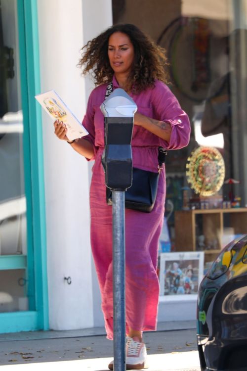Leona Lewis Leaves a Toy Store in Los Angeles 1