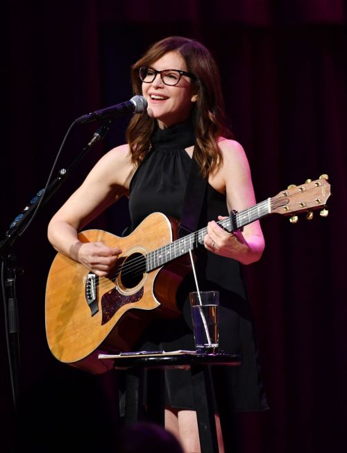 Lisa Loeb Performs Live at City Winery in New York 07/23/2023 4