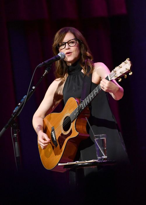 Lisa Loeb Performs Live at City Winery in New York 07/23/2023 6