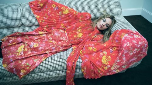 Margot Robbie Graces Vogue Australia