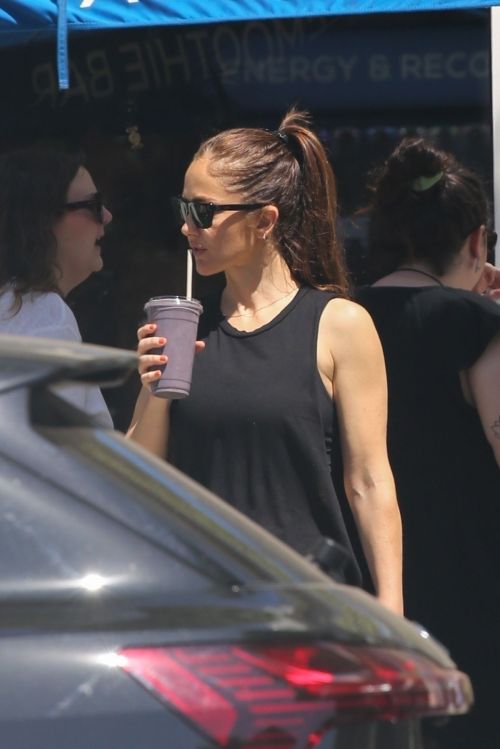 Minka Kelly Enjoys Acai Juice in West Hollywood 1