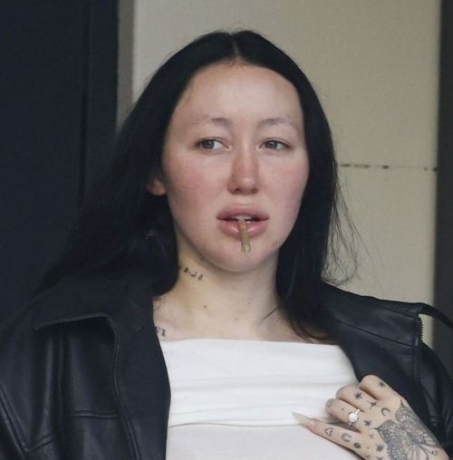 Noah Cyrus Spotted Smoking Outside Her Hotel in Sydney 2