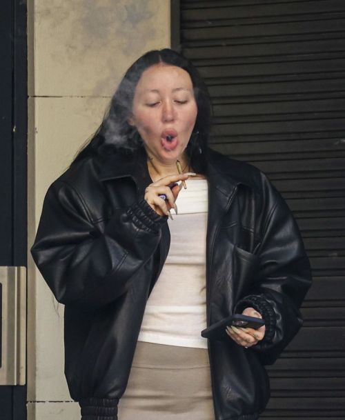 Noah Cyrus Spotted Smoking Outside Her Hotel in Sydney 3