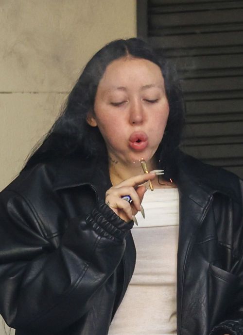 Noah Cyrus Spotted Smoking Outside Her Hotel in Sydney 7