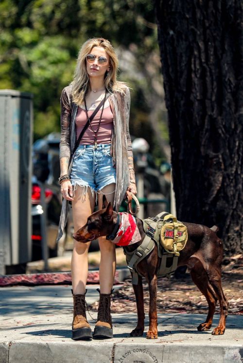 Paris Jackson Leaves Fairfax Flea Market in Los Angeles 07/16/2023 1