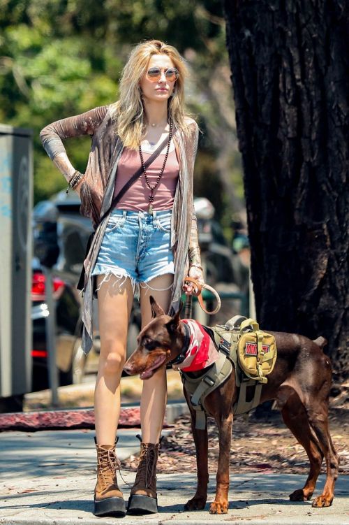 Paris Jackson Leaves Fairfax Flea Market in Los Angeles 07/16/2023 3