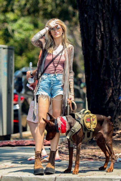 Paris Jackson Leaves Fairfax Flea Market in Los Angeles 07/16/2023 4