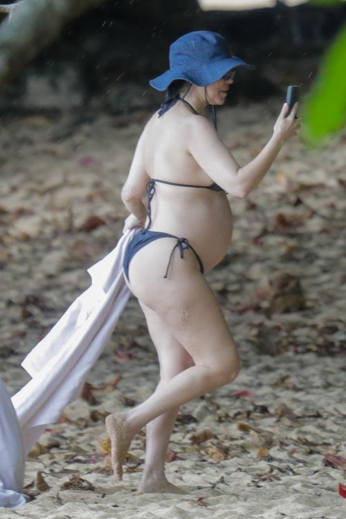 Pregnant Kourtney Kardashian in Bikini at a Beach in Kauai 1