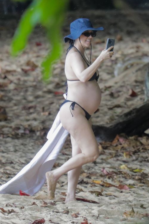 Pregnant Kourtney Kardashian in Bikini at a Beach in Kauai 4