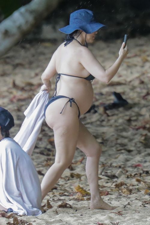 Pregnant Kourtney Kardashian in Bikini at a Beach in Kauai 5