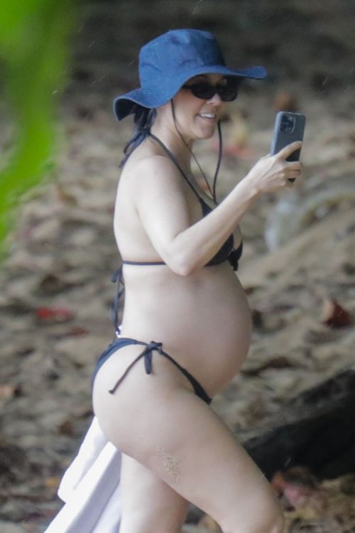 Pregnant Kourtney Kardashian in Bikini at a Beach in Kauai 6