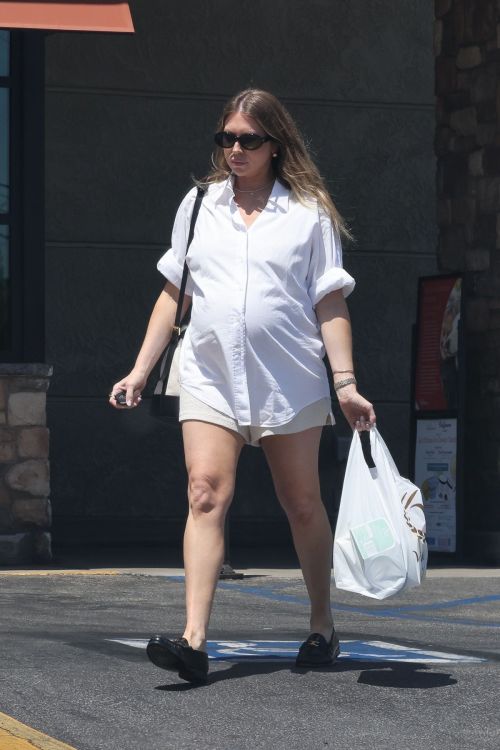 Pregnant Stassi Schroeder Shopping at Gelson in Los Feliz 4