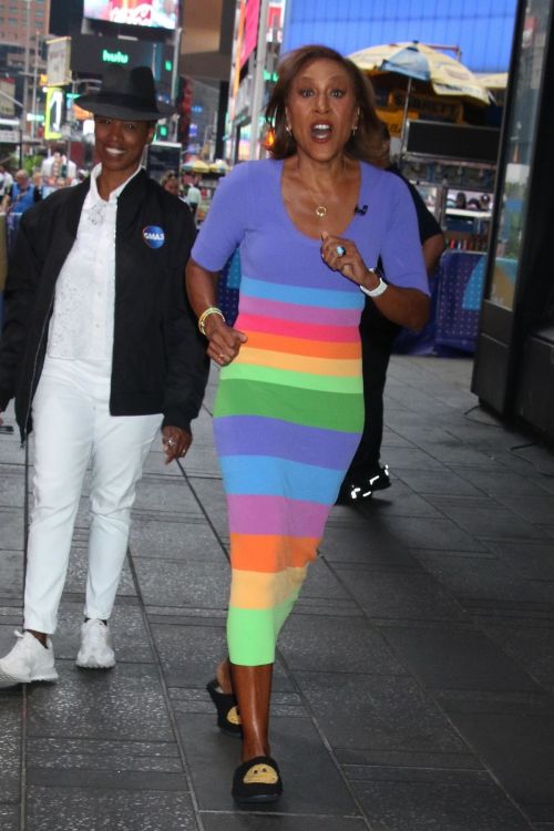 Robin Roberts Arrives at Good Morning America in New York 1