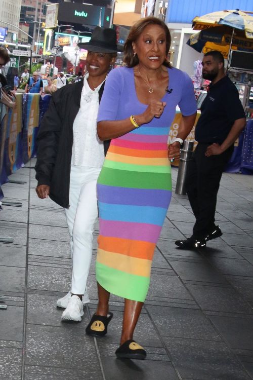 Robin Roberts Arrives at Good Morning America in New York 2