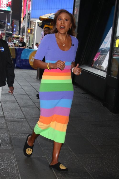 Robin Roberts Arrives at Good Morning America in New York 3