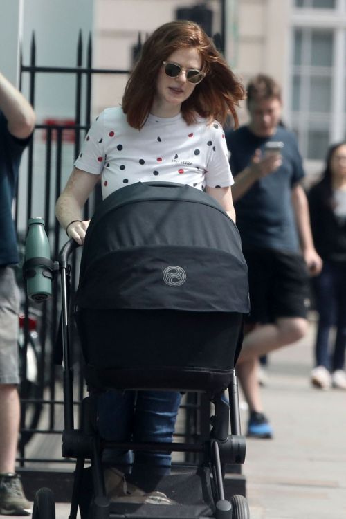 Rose Leslie Out with Her Baby Girl in London 07/10/2023 2