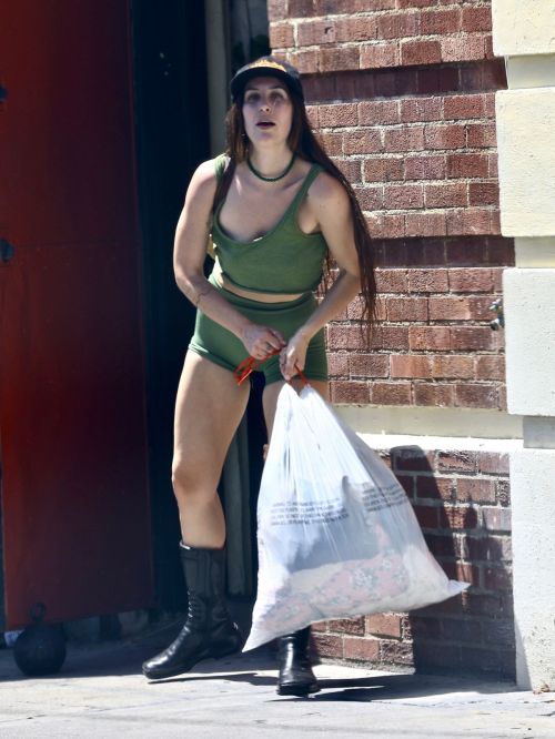 Scout Willis Drops Off Clothes at a Donation Place in Los Feliz 07/27/2023