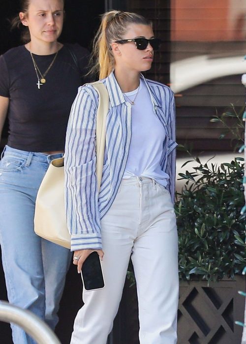 Sofia Richie Enjoys an Outing at South Beverly Grill 07/17/2023 2