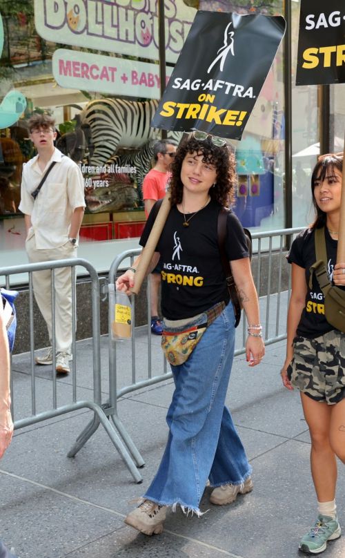 Stefania LaVie Owen Stands in Solidarity with SAG-AFTRA Strike 06/17/2023 2