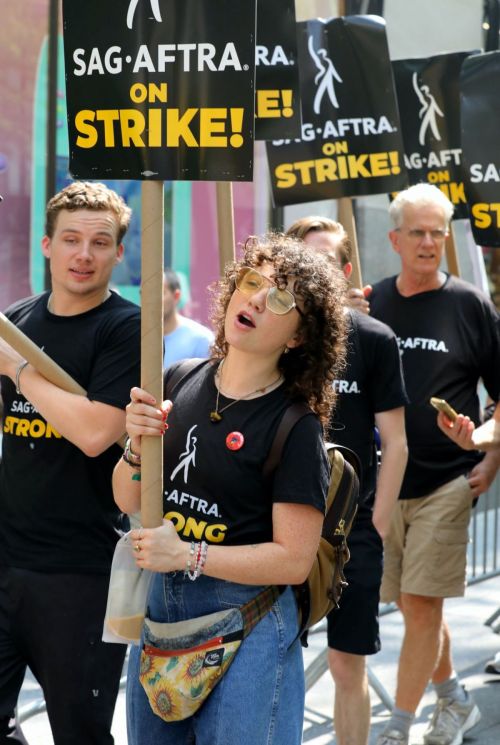 Stefania LaVie Owen Stands in Solidarity with SAG-AFTRA Strike 06/17/2023 3