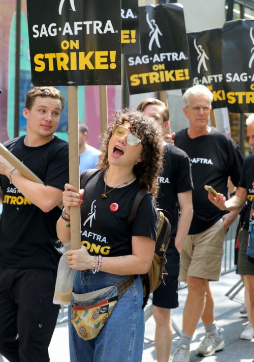 Stefania LaVie Owen Stands in Solidarity with SAG-AFTRA Strike 06/17/2023 4