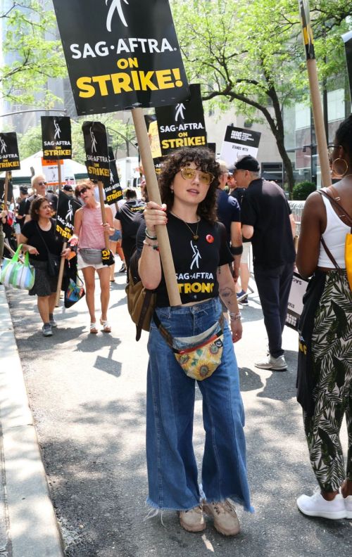 Stefania LaVie Owen Stands in Solidarity with SAG-AFTRA Strike 06/17/2023 5