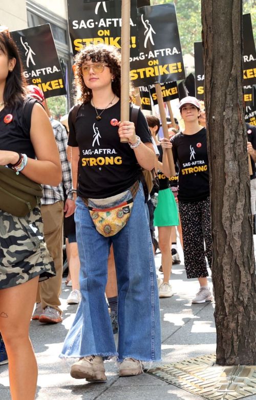 Stefania LaVie Owen Stands in Solidarity with SAG-AFTRA Strike 06/17/2023 6