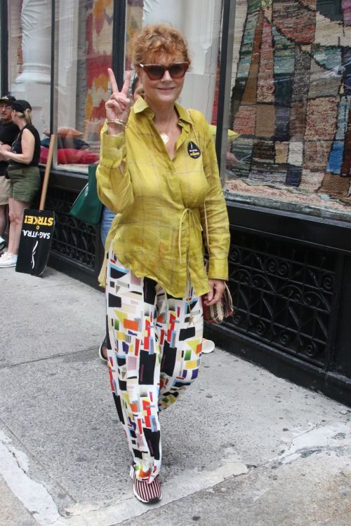 Susan Sarandon at SAG-AFTRA Picket Line at Netflix Offices in New York 07/20/2023 1