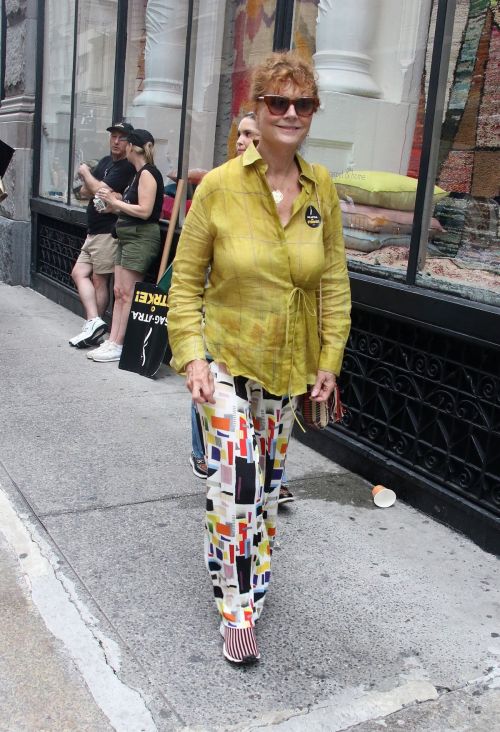 Susan Sarandon at SAG-AFTRA Picket Line at Netflix Offices in New York 07/20/2023 2