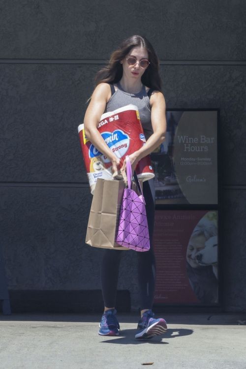 Alison Brie Shopping Day at Gelson 5