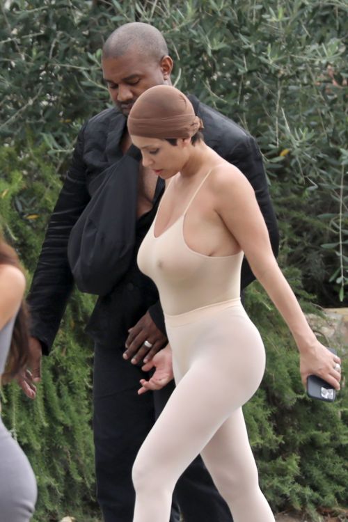 Bianca Censori and Kanye West Out in Tuscany 6