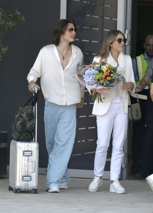 Elizabeth Hurley Arrives in Palma de Mallorca 2