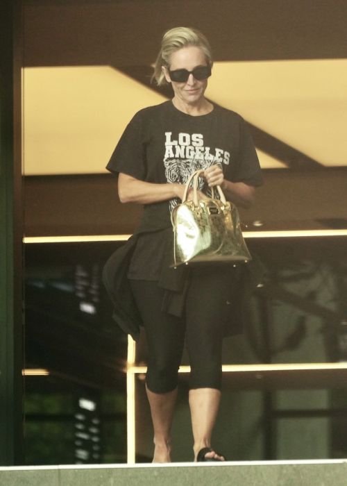 Fifi Box Arrives at Pilates Class in Melbourne 08/04/2023 2